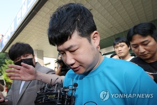 지난 18일, 살인 등 혐의로 구속기소된 조선. (사진=연합뉴스)