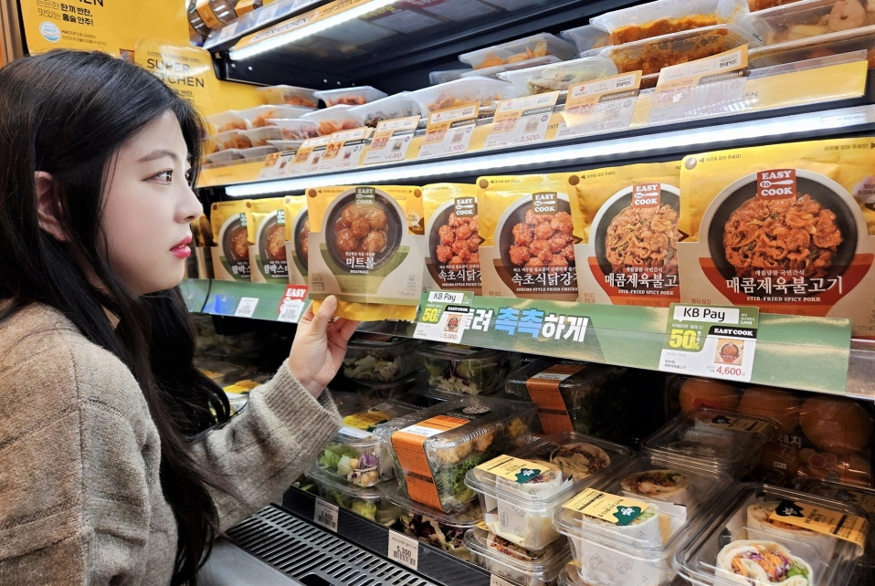 [생활경제 이슈] 이마트24, 압력솥 원리로 맛 높인 파우치 먹거리 판매 外