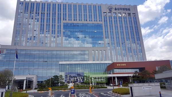 [판결] 16억원 편취 연예기획사 운영 60대 징역 6년 6월 - 뉴스 썸네일 이미지