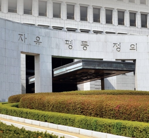 [판결]'청담동 백만장자' 별칭 증권전문가 징역 3년6월, 벌금 100억원 확정 - 뉴스 썸네일 이미지