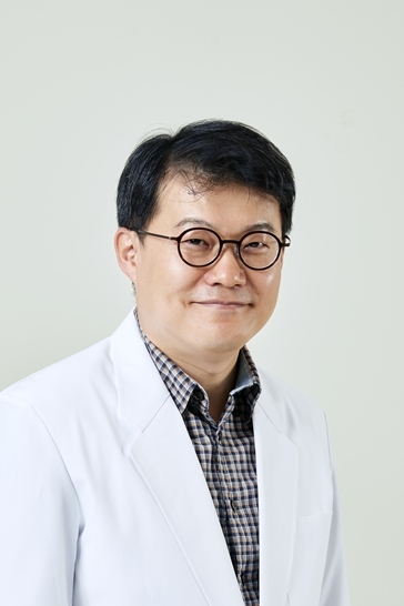 Thyroid cancer, the number one cancer incidence rate in Korea, requires long-term follow-up after surgery