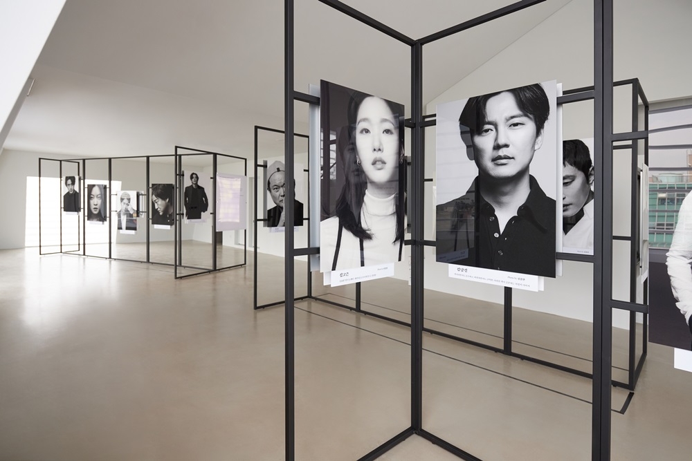 [생활경제 이슈] 센트온 ’디 액터 이즈 프레젠트:서울’ 사진전 향기마케팅 ... - 뉴스 썸네일 이미지