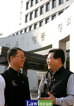 ▲이상원사무총장(좌)과이강천위원장