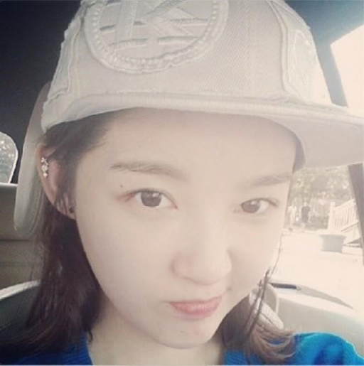 강민경 민낯, 굴욕 없는 도자기 피부 과시