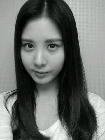 서현 흑백셀카, "오늘도 좋은 하루" 청순단아 매력 '물씬'