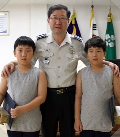 ▲지갑찾아준쌍둥이초등생(사진=대전동부경찰서)
