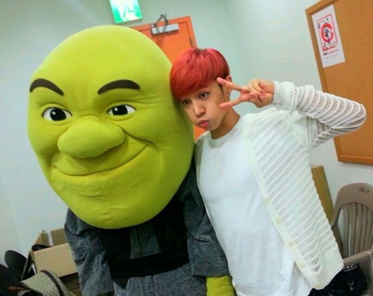 ▲이기광슈렉인증샷(사진=이기광트위터)