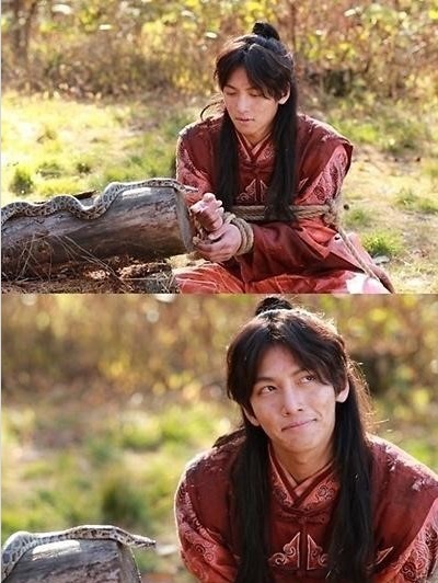 ▲지창욱뱀(사진=글로리어스엔터테인먼트)
