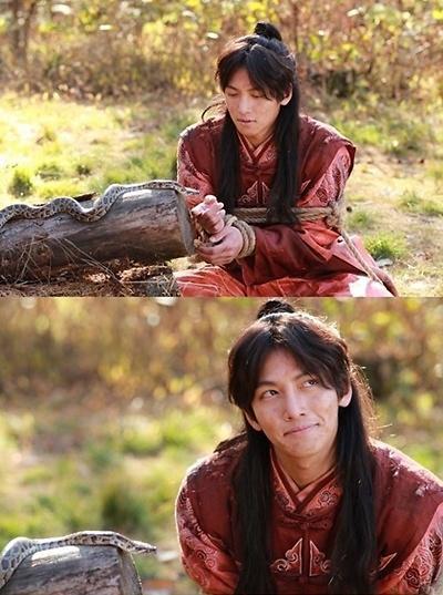 ▲지창욱뱀(사진=글로리어스엔터테인먼트)