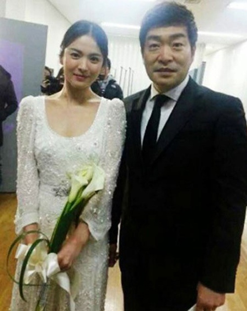 ▲송혜교손현주(사진=송혜교소속사트위터)