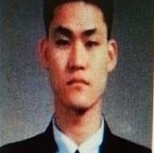▲김성균졸업사진(사진=인터넷게시판)