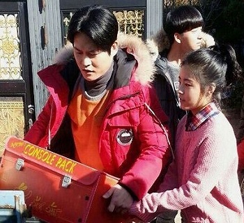 ▲김성균매너남등극(사진=응답하라1994제공)