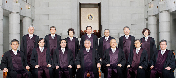 ▲양승태대법원장을비롯한대법관14명(사진출처=대법원)