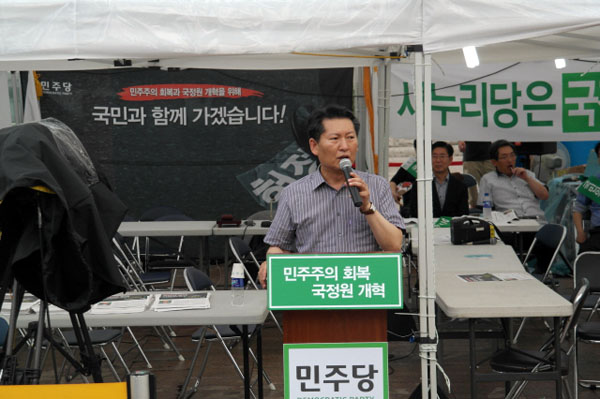 ▲작년민주당서울시청앞천막당사에서정청래의원(사진=홈페이지)