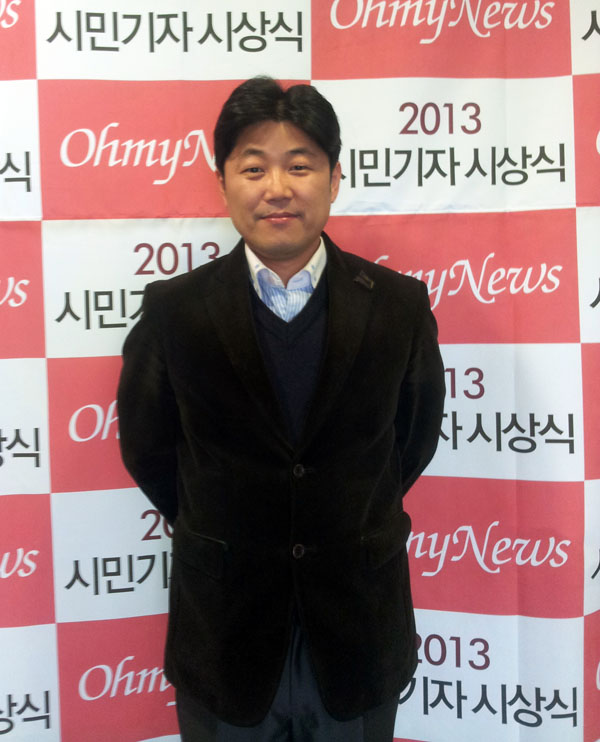 ▲시상식에참석하기에앞서포토존에서사진을찍은신종철로이슈대표