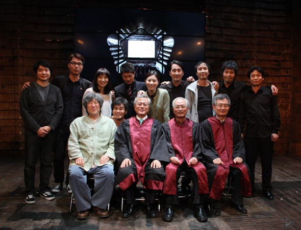 ▲연극단원들과기념촬영(사진출처=문재인블로그)