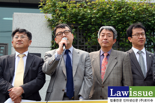 ▲기자회견마무리발언하는김도형민변사무총장