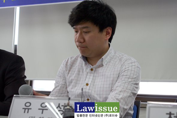 ▲심각한표정의유우성씨