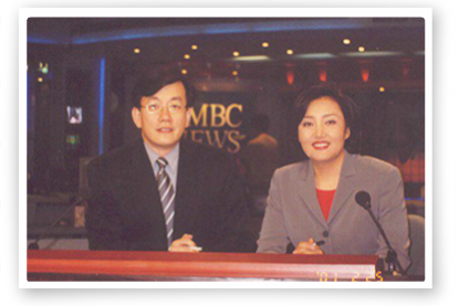 ▲MBC기자와앵커시절에손석희선배와찍은사진(사진출처=박영선의원홈페이지)