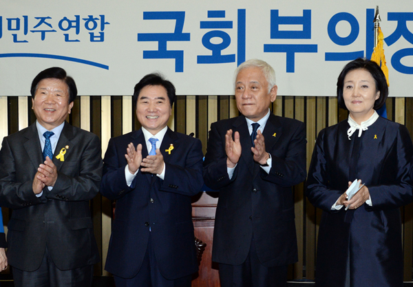 ▲왼쪽부터박병석국회부의장,이석현신임부의장,김한길대표,박영선원내대표(사진=새정치민주연합)