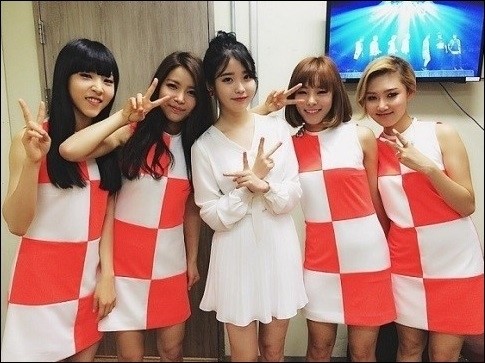 ▲마마무아이유인증샷(사진=마마무트위터)