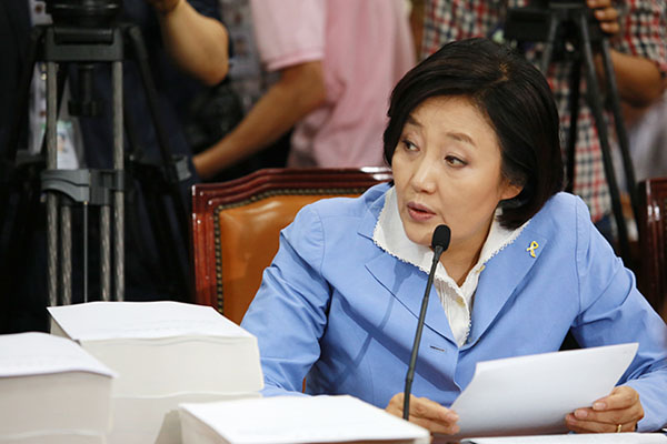 ▲최경환후보에질의하는박영선의원(사진=의원실)