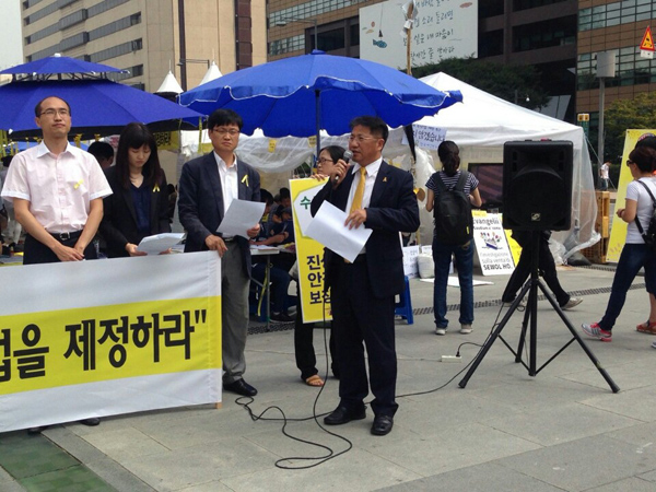 ▲기자회견사회를진행하는조영선민변사무처장(사진제공=장연희사무차장)