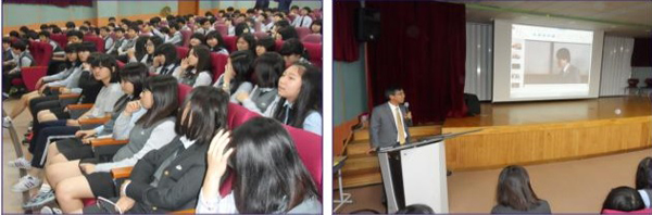 ▲제주지법의법관1일명예교사강연에참석한한라중학교1학년학생들과명예교사로나선허명욱부장판사(사진=제주지법)