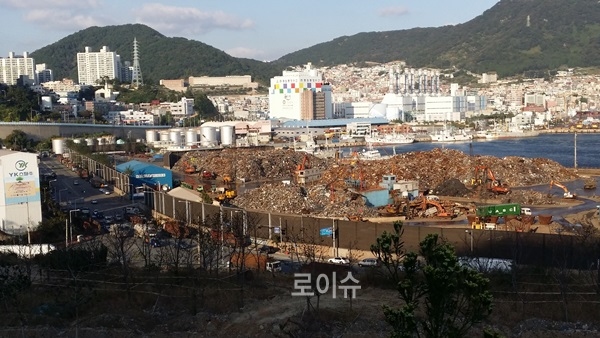 ▲일본산수입고철무덤이흉물스럽게보이고있다.