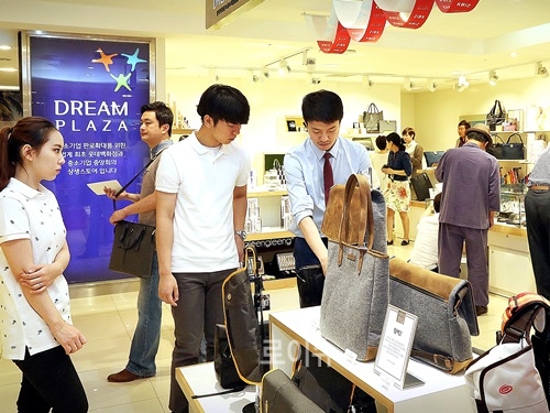 ▲지난7월롯데백화점본점에오픈한‘드림플라자1호’매장.<롯데부산본점제공>