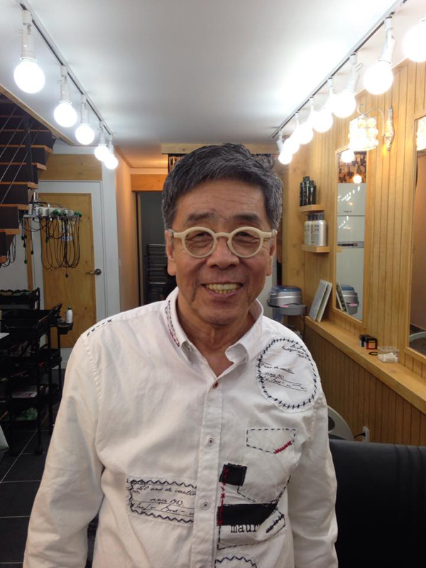 ▲24일머리를깍은이외수선생(사진=페이스북)