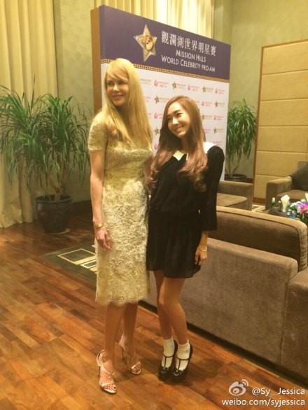 ▲이는최근제시카가중국에서열린한행사장에참석하면서다양한스타들과사진을찍은것으로보인다