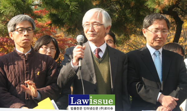 ▲좌측부터권영국변호사,이덕우변호사,민변한택근회장