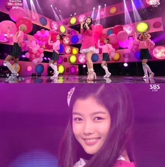 ▲김유정MC신고식(사진=인기가요방송캡처)