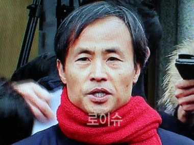 ▲헌법재판소결정선고후기자들앞에서헌재를비판하는이재화변호사