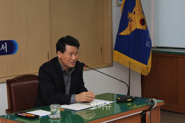 ▲2014년부산청내15개경찰서중최초로치안종합성과평가1위를차지한부산연제경찰서김성수서장.(사진제공=부산연제서)