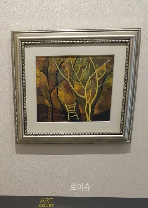 예술법정 창원지법, 건물 계단 통로 갤러리로 꾸며