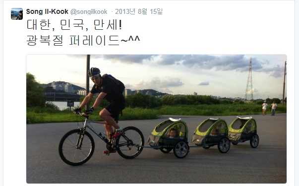 ▲배우송일국씨가트위터에올린글과삼둥이사진