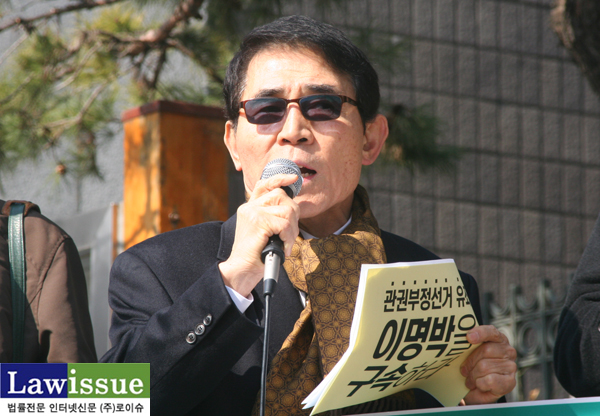▲2월26일기자회견에서규탄발언하는민변회장을역임한최병모변호사