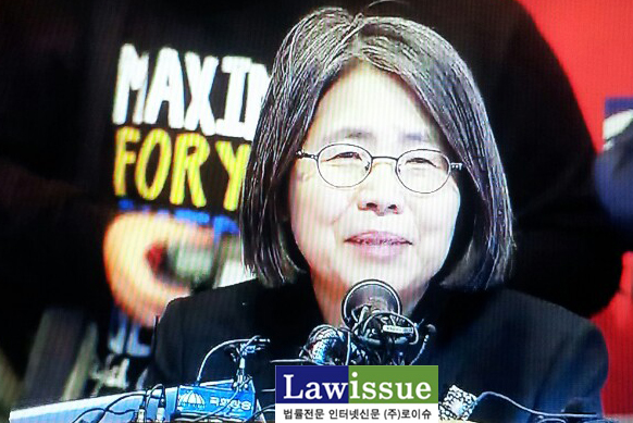 ▲10일기자회견하는김영란전국민권익위원장