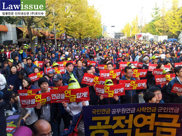 ▲작년11월1일여의도공원에운집한법원공무원들