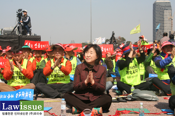 ▲공투본‘국민연금강화! 공무원연금개악저지!총력결의대회’참석한심상정정의당원내대표