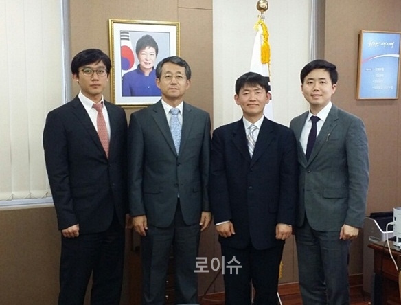 ▲“법무부에서이런좋은사업들을하고있는지몰랐네요.대사관차원에서지역한인경제신문에연재인터뷰형식으로‘해외진출중소기업지원사업’을알리도록하겠습니다.”-주인도네시아대사관대사조태영