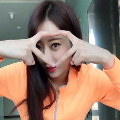 천생연분 리턴즈 경리 ‘카메라 앞에서 하트 작렬’