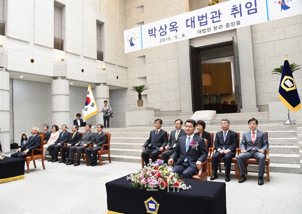 ▲8일오후대법원에서취임식을갖고있는박상옥신임대법관(사진제공=대법원)