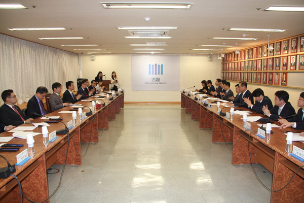 ▲11일서울지방변호사회와서울중앙지방검찰청간담회모습(사진출처=서울변호사회페이스북)