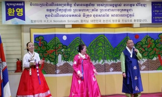 ▲한복을입고입장한노르돔시리붓캄보디아왕자