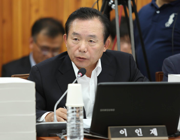 ▲판사출신이인제새누리당최고위원(사진=페이스북)