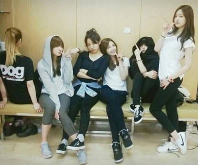 에이핑크 쇼케이스, ‘청초한 민낯 돋보이는 연습실 사진’