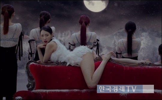 원더걸스 선미, 뽀얀 허벅지 드러낸 채 과감 포즈...'헉'